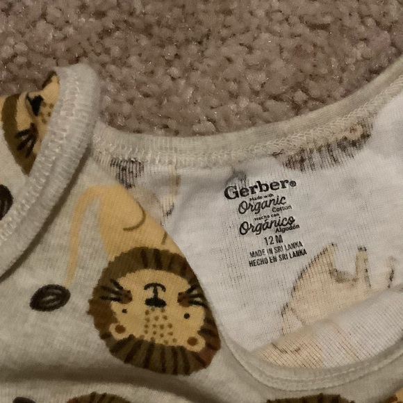 ☀️2 Child of mine and 2 Gerbers Organic onesies - Picture 7 of 7
